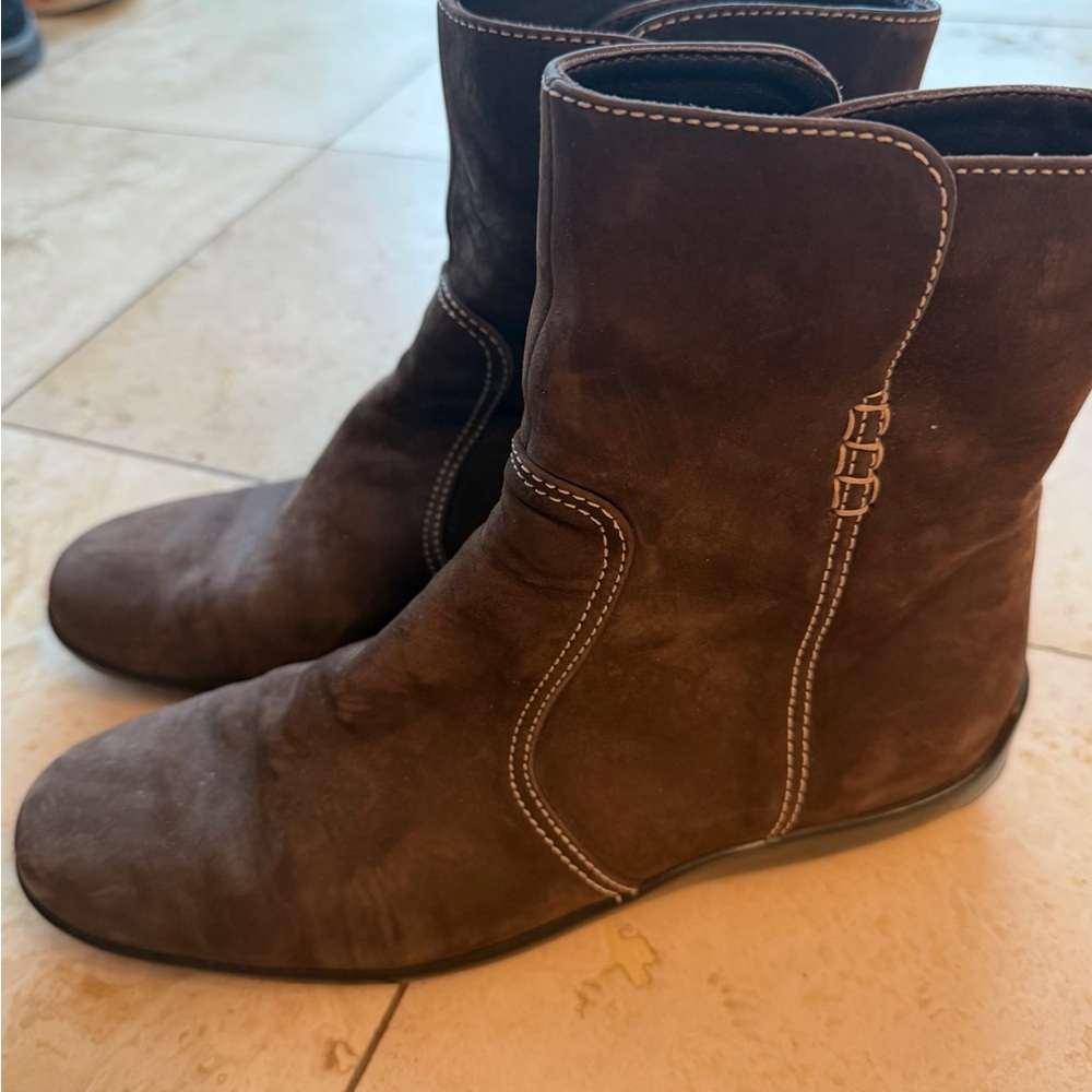 Tod’s Suede Leather Boots 

Where Italian craftsmanship meets timeless style.